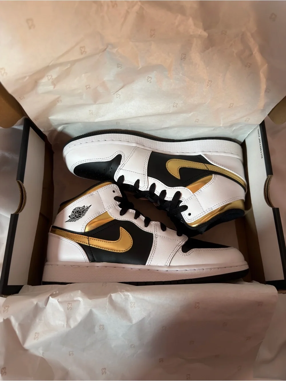 Air Jordan 1 Mid GS White Gold